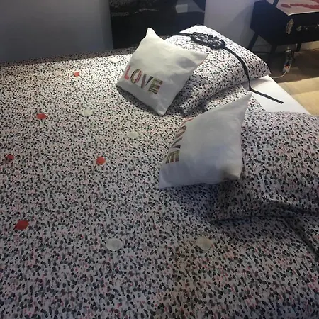 Отель для свиданий Spabyelleetlui Rouge Ou Bleu Мускро́н