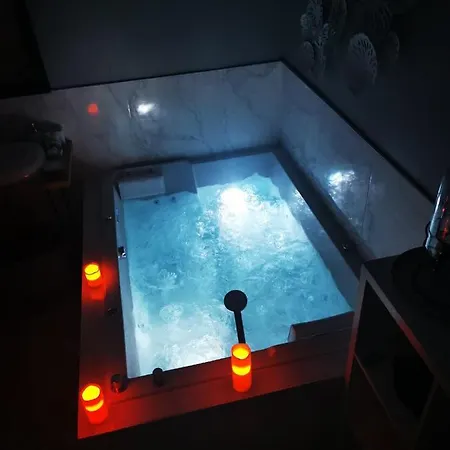 Spabyelleetlui Rouge Ou Bleu Love hotel *