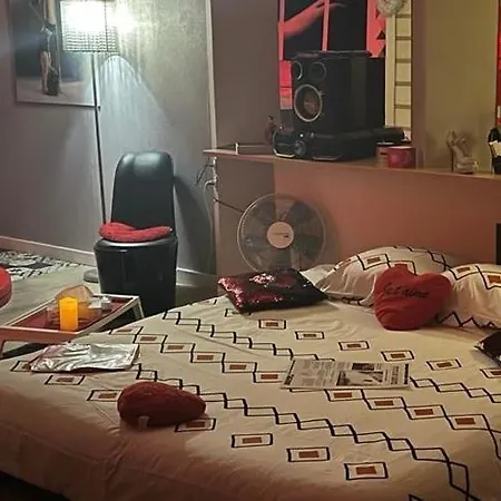 Hotel del amor Spabyelleetlui Rouge Ou Bleu Mouscron