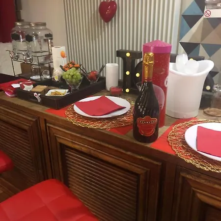 Liefdeshotel Spabyelleetlui Rouge Ou Bleu *