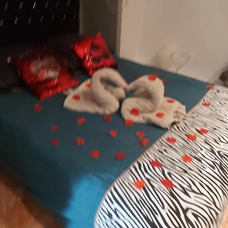 Liefdeshotel Spabyelleetlui Rouge Ou Bleu *