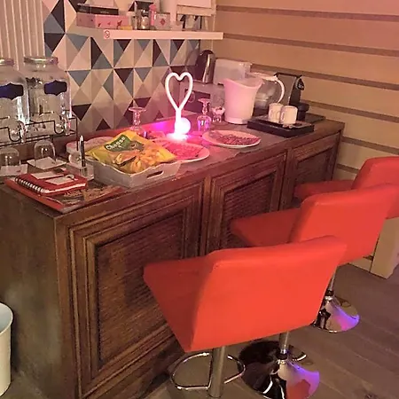 Spabyelleetlui Rouge Ou Bleu Hotel del amor Mouscron