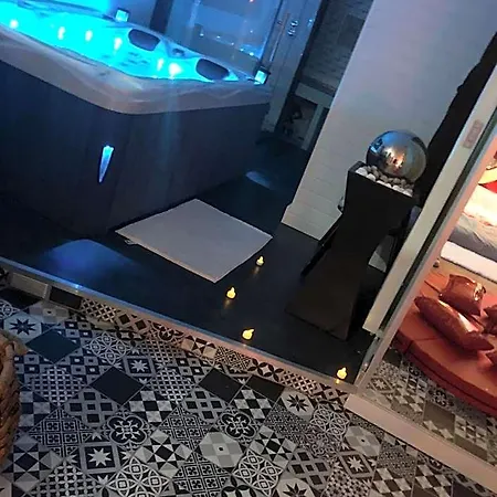 Spabyelleetlui Rouge Ou Bleu Hotel del amor Mouscron