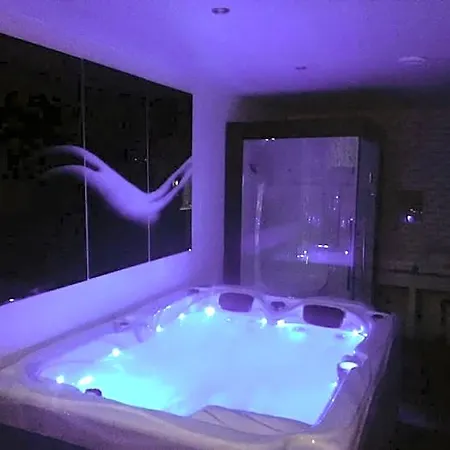 Hotel del amor Spabyelleetlui Rouge Ou Bleu Mouscron