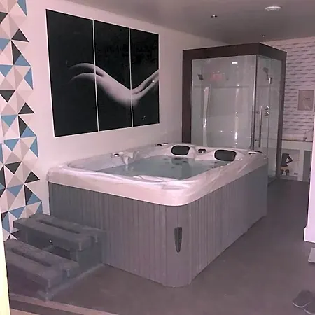 Spabyelleetlui Rouge Ou Bleu Hotel del amor Mouscron