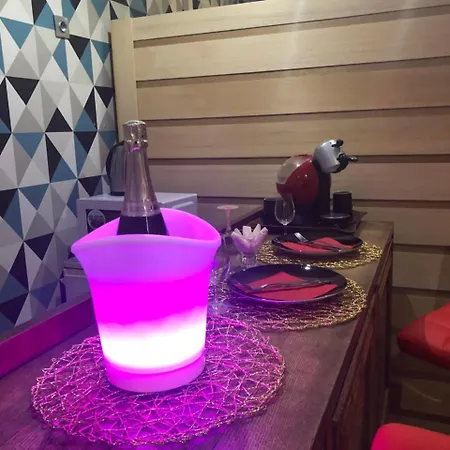 Spabyelleetlui Rouge Ou Bleu Love hotel Mouscron