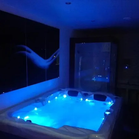 Love hotel Spabyelleetlui Rouge Ou Bleu