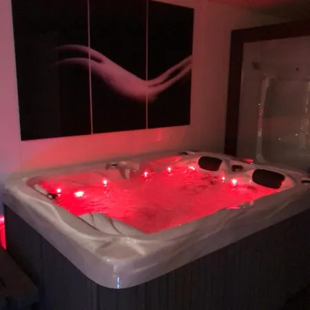 Liefdeshotel Spabyelleetlui Rouge Ou Bleu *