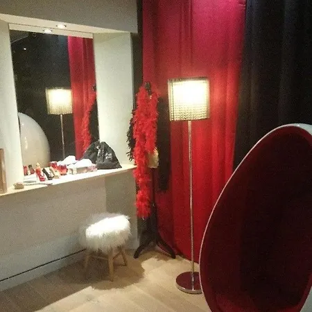 Spabyelleetlui Rouge Ou Bleu Love hotel