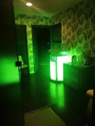 Love hôtel Spabyelleetlui Rouge Ou Bleu