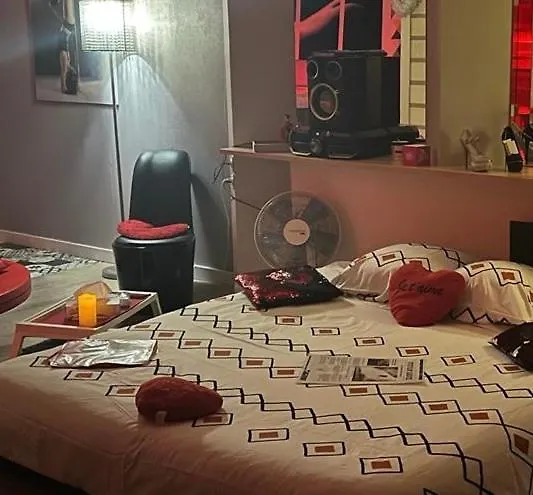 Hotel del amor Spabyelleetlui Rouge Ou Bleu Mouscron